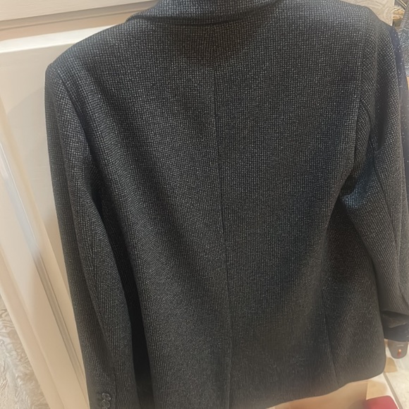 Brown small square blazer great for chilly days - Picture 4 of 5